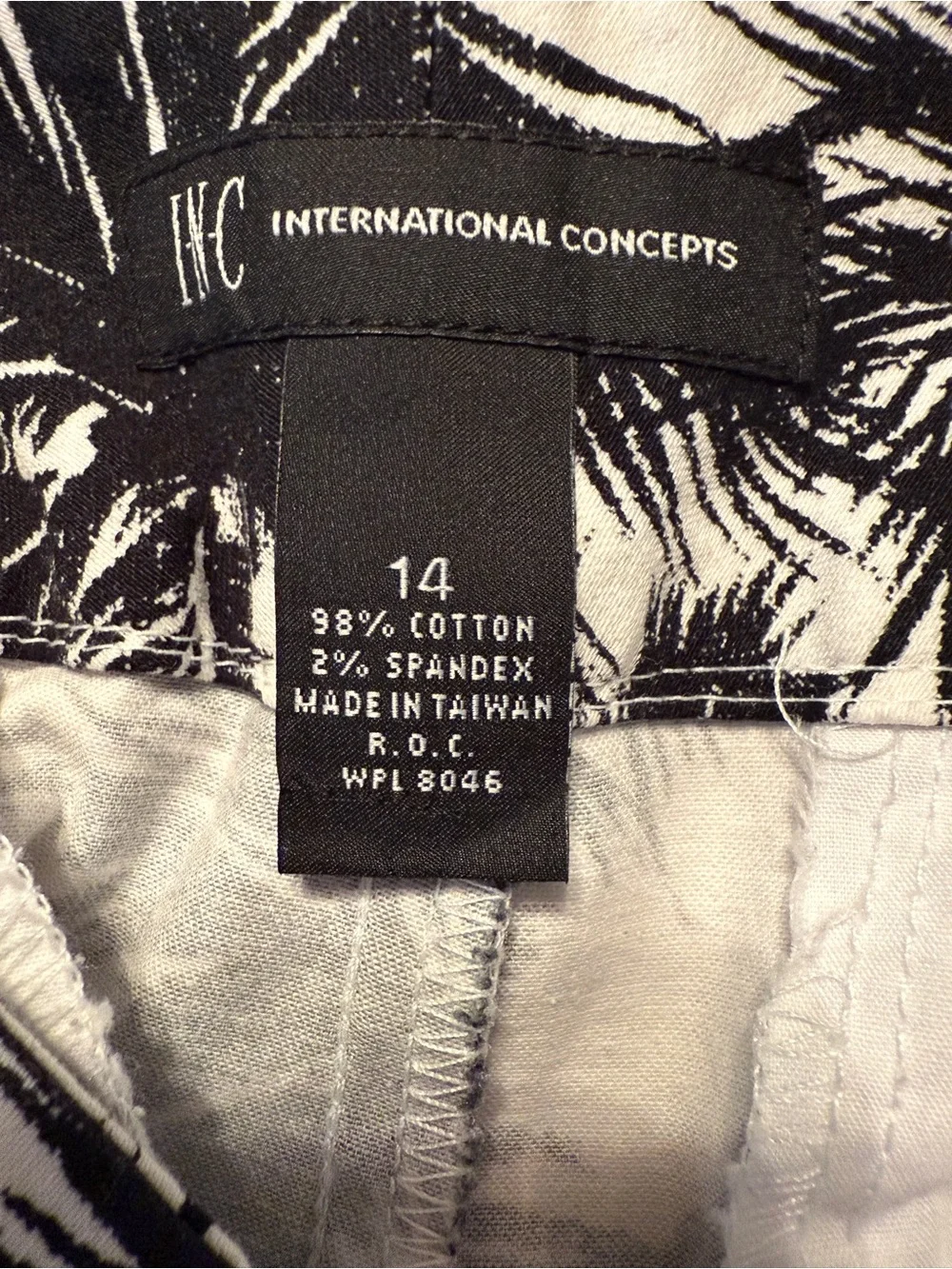 INC Palm Tree Print Shorts Black White Mid Rise Cotton Stretch Casual Size 14 - Picture 2 of 13